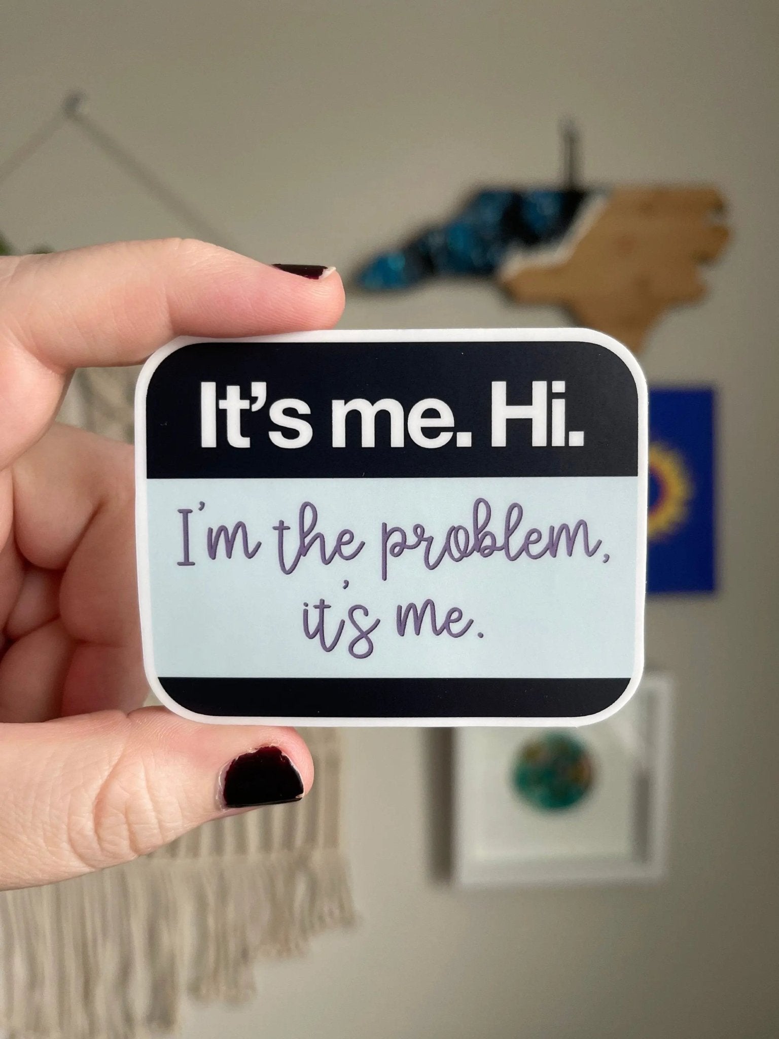 It’s me, hi, I’m the problem it’s me name tag sticker - MangoIllustrated - Sticker