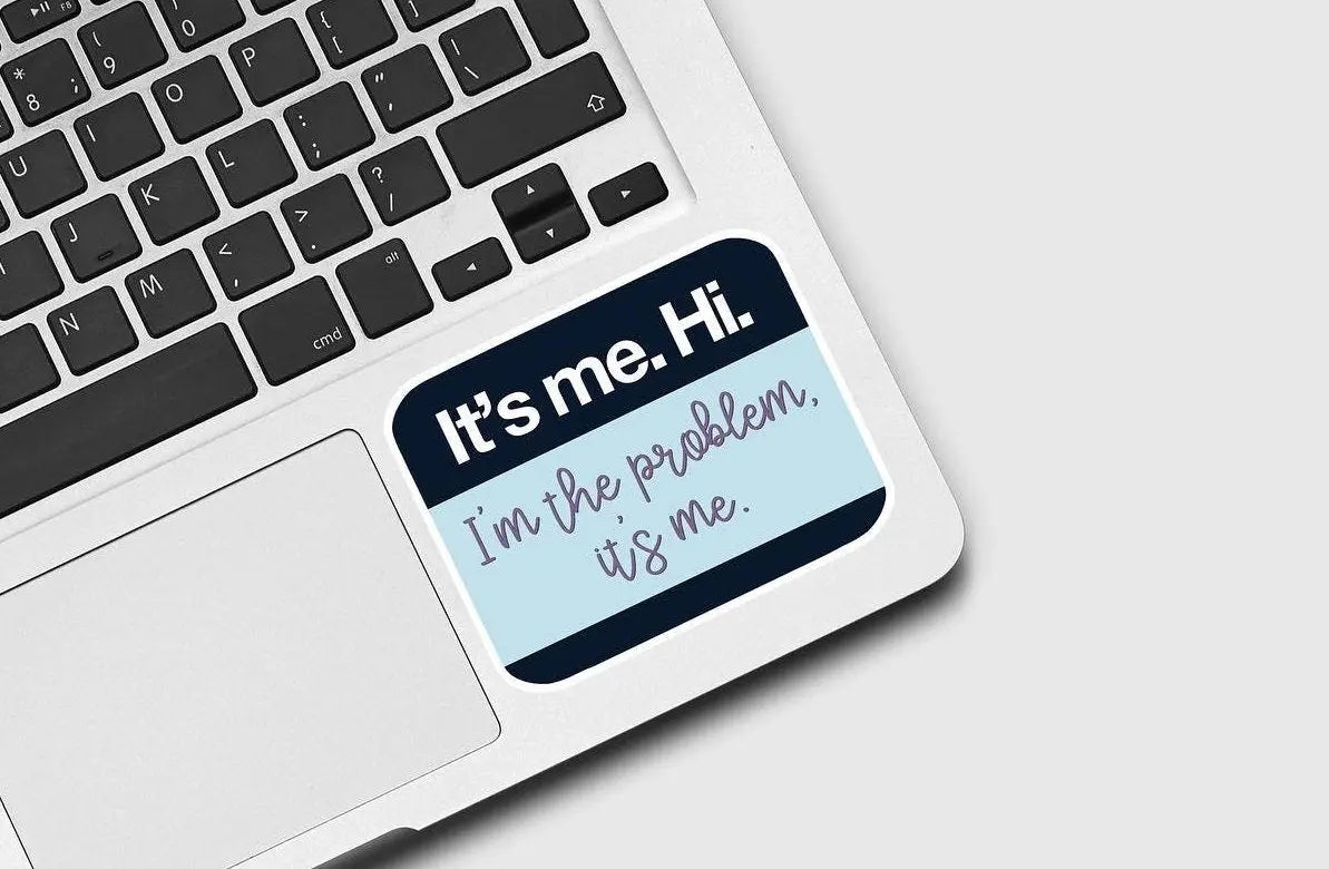 It’s me, hi, I’m the problem it’s me name tag sticker - MangoIllustrated - Sticker